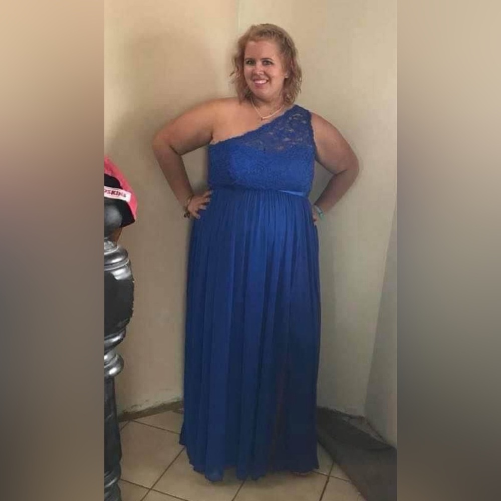 Floor legnth gown